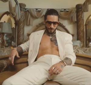 Maluma en el vídeo Hands On Me Maluma en el vídeo Hands On Me
