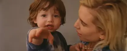 Lykke Li con su hijo Dion en el vídeo de 'Utopia' Lykke Li con su hijo Dion en el vídeo de 'Utopia'