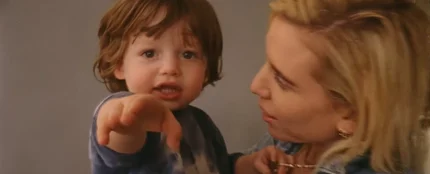 Lykke Li con su hijo Dion en el vídeo de 'Utopia' Lykke Li con su hijo Dion en el vídeo de 'Utopia'