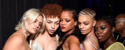 Rihanna con las modelos de Savage X Fenty