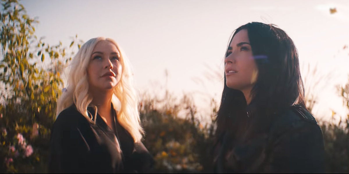 Christina Aguilera y Demi Lovato en el vídeo de 'Fall In Line'