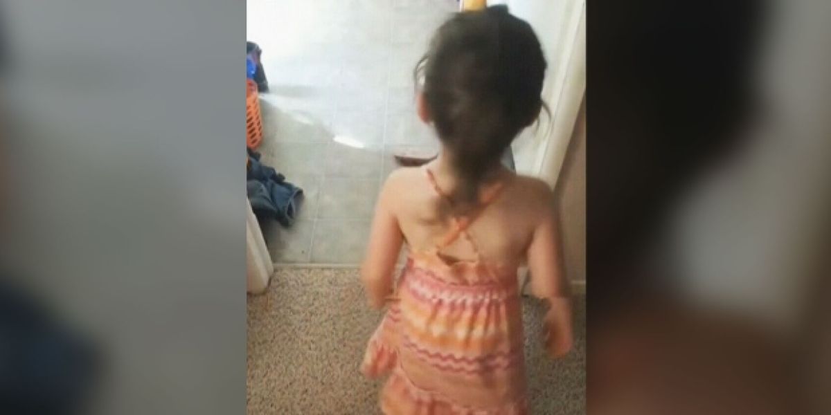 Vestido que el centro calificó como inapropiado