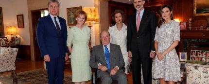 La imagen difundida por la Casa Real en la que aparece Don Juan Carlos en silla de ruedas