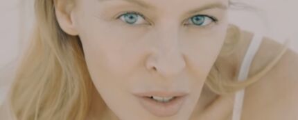 Kylie Minogue, sin maquillaje, en el vídeo de &#39;Golden&#39;