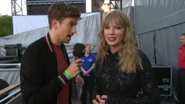 Taylor Swift y Greg James