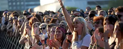 El público disfruta durante la tercera jornada del festival de música Primavera Sound El público disfruta durante la tercera jornada del festival de música Primavera Sound