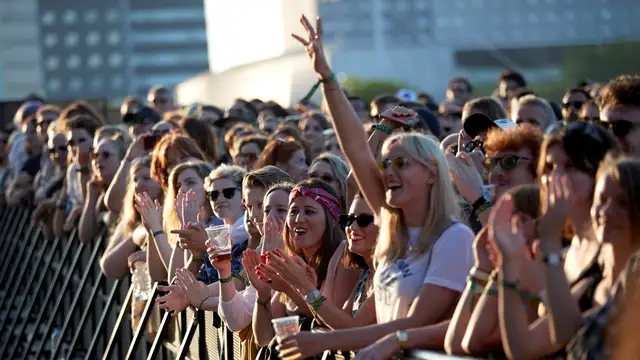 El público disfruta durante la tercera jornada del festival de música Primavera Sound