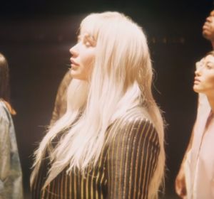 Kesha en el videoclip de 'Hymn' Kesha en el videoclip de 'Hymn'