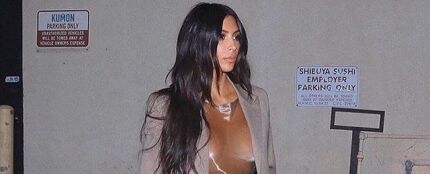 Kim Kardashian con un 'total look' transparente