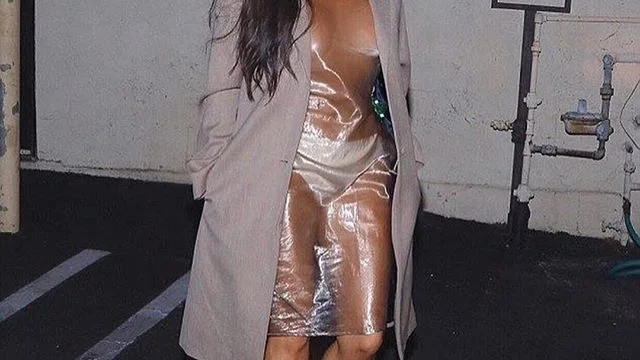 Kim Kardashian con un 'total look' transparente