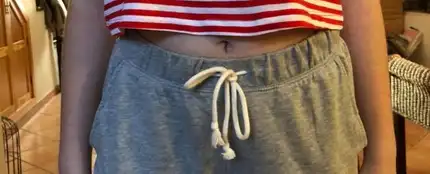 La ropa que llevó la joven al colegio La ropa que llevó la joven al colegio