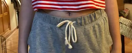 La ropa que llevó la joven al colegio La ropa que llevó la joven al colegio