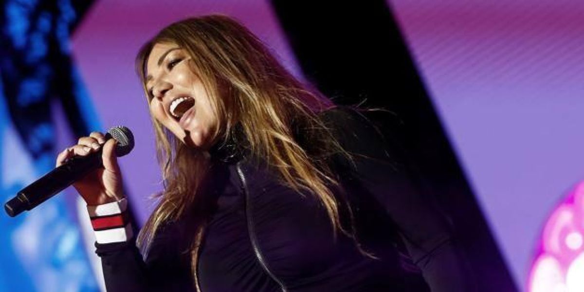 Amaia Montero durante su concierto en Piélagos, Cantabria