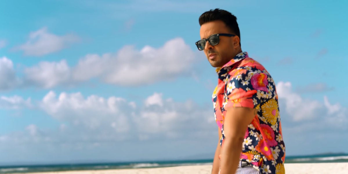 Luis Fonsi en el vídeo de 'Calypso'