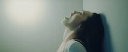 Una imagen del videoclip de 'Ataraxia' de La Casa Azul Una imagen del videoclip de 'Ataraxia' de La Casa Azul