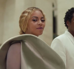 Beyoncé y Jay Z en el videoclip de APESHIT, grabado en el Louvre Beyoncé y Jay Z en el videoclip de APESHIT, grabado en el Louvre