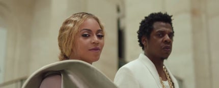 Beyoncé y Jay Z en el videoclip de APESHIT, grabado en el Louvre
