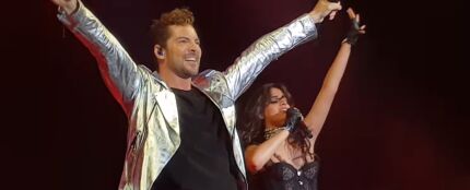 David Bisbal y Camila Cabello actuando en Madrid