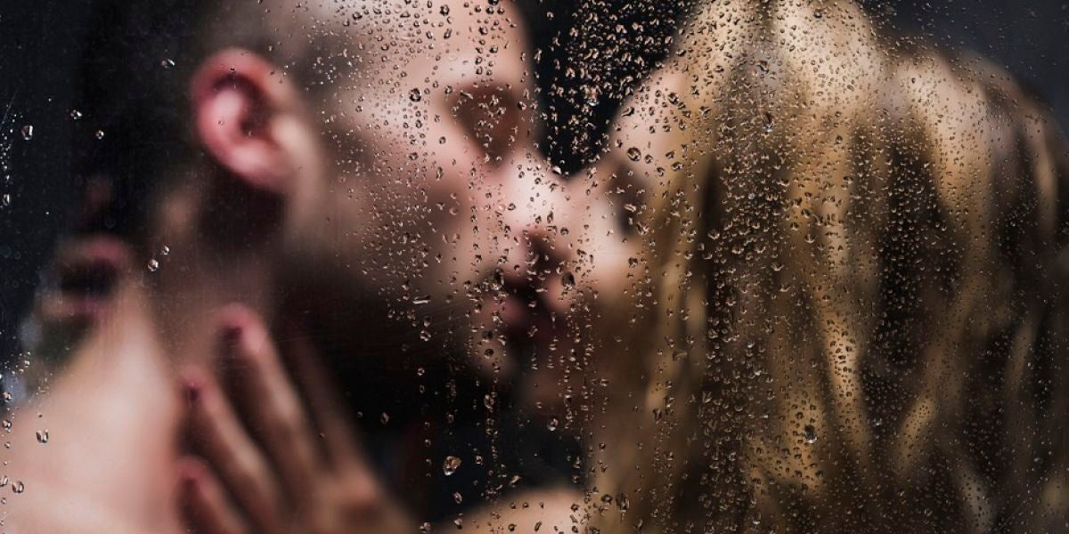 Beso en la ducha