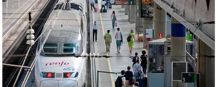 Un tren Ave de Renfe Un tren Ave de Renfe