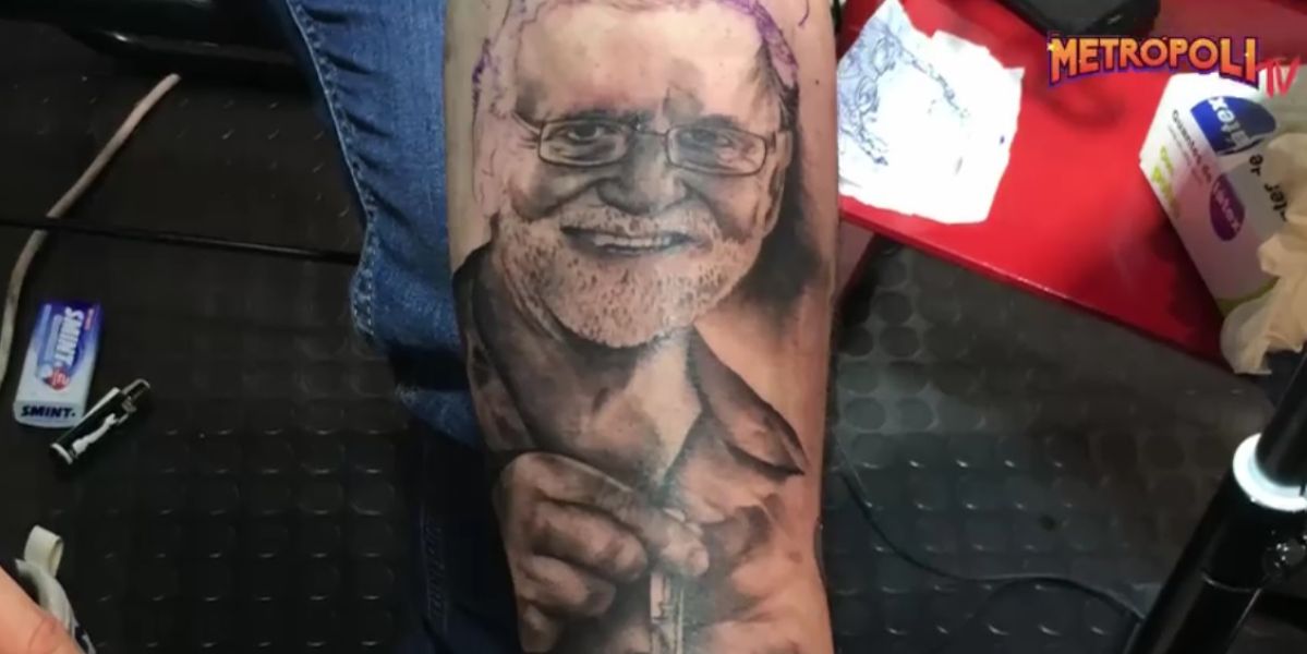 El tatuaje de Rajoy que un joven se ha hecho en el antebrazo