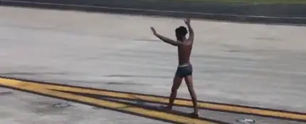 Detenido en Atlanta por simular tener sexo con la ventanilla del avión Detenido en Atlanta por simular tener sexo con la ventanilla del avión
