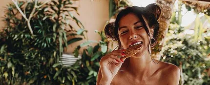 La modelo Valentina Fradegrada, impulsora de la tendencia 'Upside Down Bikini' La modelo Valentina Fradegrada, impulsora de la tendencia 'Upside Down Bikini'
