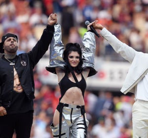 Will Smith, Nicky Jam y Era Istrefi durante su actuación en la ceremonia de clausura del Mundial de Rusia 2018 Will Smith, Nicky Jam y Era Istrefi durante su actuación en la ceremonia de clausura del Mundial de Rusia 2018