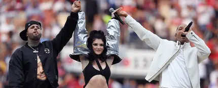 Will Smith, Nicky Jam y Era Istrefi durante su actuación en la ceremonia de clausura del Mundial de Rusia 2018 Will Smith, Nicky Jam y Era Istrefi durante su actuación en la ceremonia de clausura del Mundial de Rusia 2018