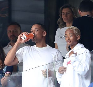 Will Smith junto su hijo, Jaden Smith, después de presentar la canción del Mundial Rusia 2018 junto a Nicky Jam Will Smith junto su hijo, Jaden Smith, después de presentar la canción del Mundial Rusia 2018 junto a Nicky Jam