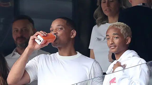 Will Smith junto su hijo, Jaden Smith, después de presentar la canción del Mundial Rusia 2018 junto a Nicky Jam