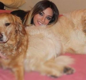 Anna Simon con sus perros Anna Simon con sus perros