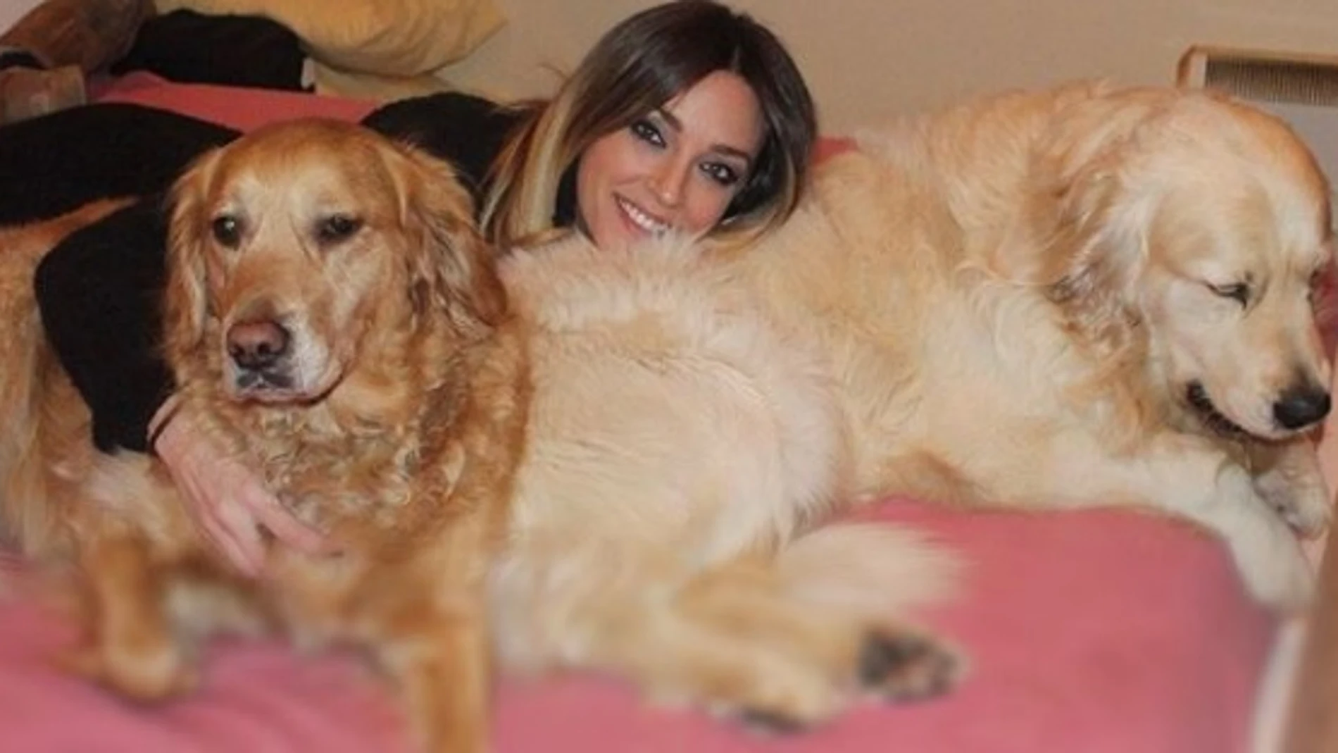 Anna Simon con sus perros Anna Simon con sus perros