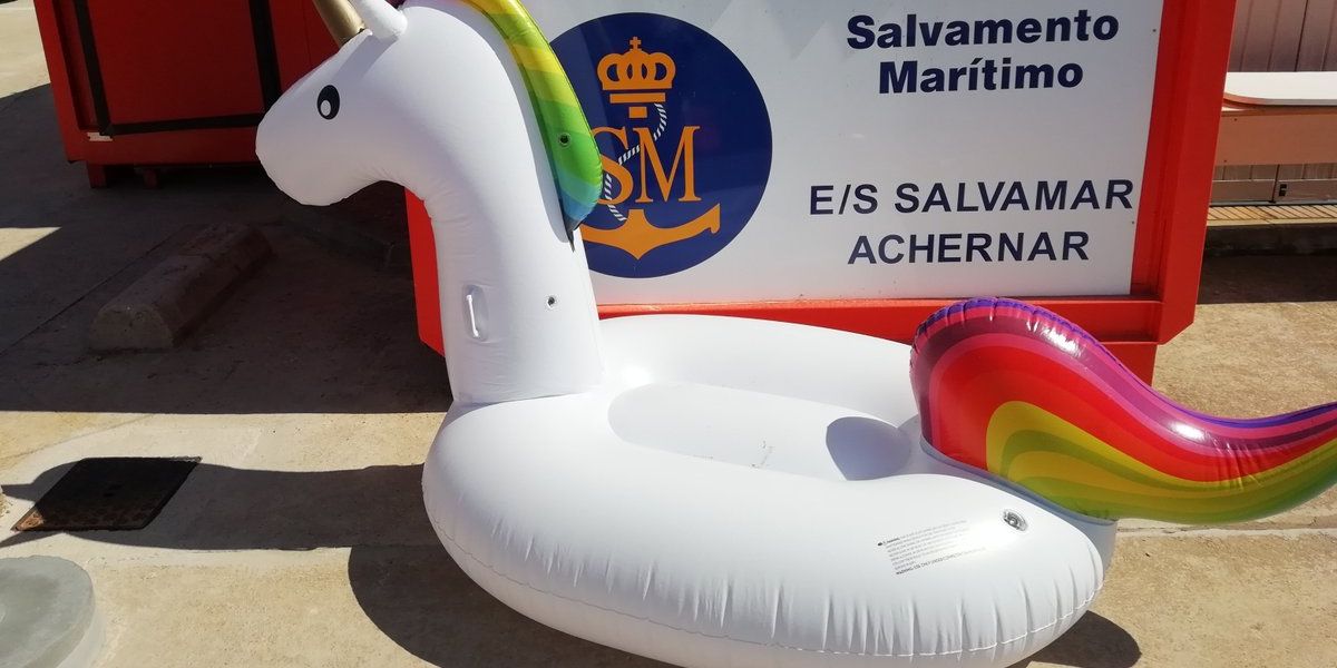 Flotador con el que la niña quedó a la deriva