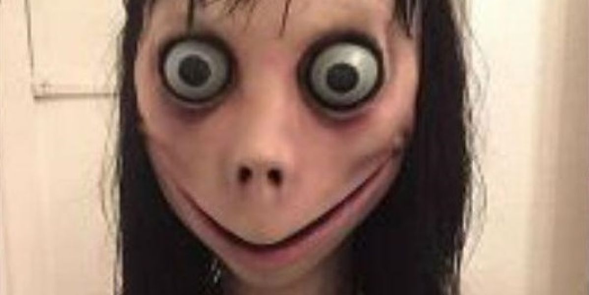 Momo en WhatsApp