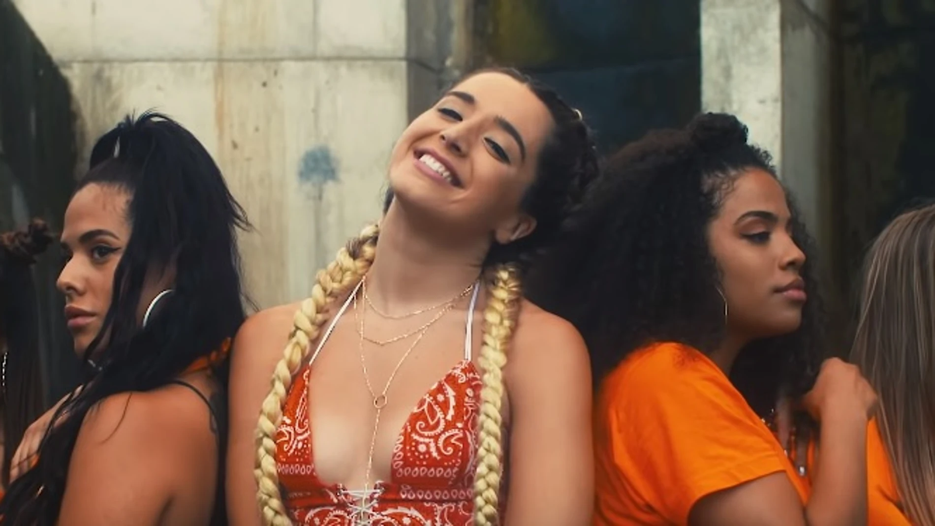 Mimi presenta a Lola Índigo Mimi presenta a Lola Índigo