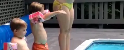 El divertido vídeo de unos niños aprendiendo a nadar El divertido vídeo de unos niños aprendiendo a nadar