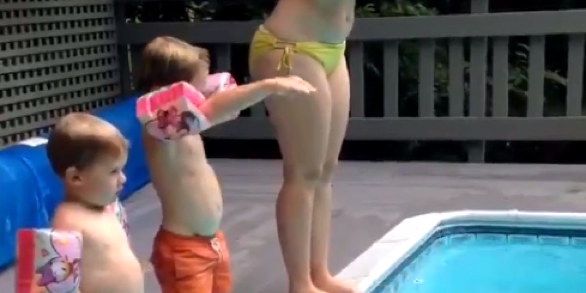 El divertido vídeo de unos niños aprendiendo a nadar