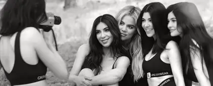 Las hermanas Kardashian en la sesión de fotos de la nueva campaña de Calvin Klein Las hermanas Kardashian en la sesión de fotos de la nueva campaña de Calvin Klein