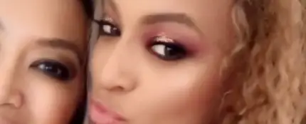 Beyoncé y su amiga Mally Roncal Beyoncé y su amiga Mally Roncal
