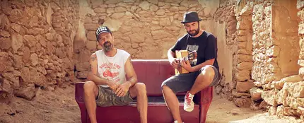 Jarabe de Palo y Jah Chango en el videoclip de 'Sofá de Cuero' Jarabe de Palo y Jah Chango en el videoclip de 'Sofá de Cuero'