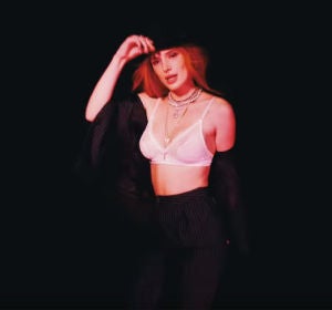 Bella Thorne en el vídeo de 'Pussy Mine' Bella Thorne en el vídeo de 'Pussy Mine'