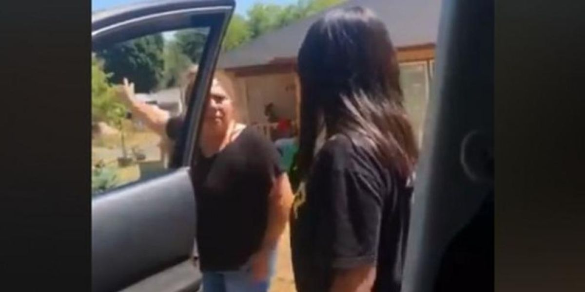 La bronca de una madre a su hija mientras hace el 'In My Feelings Challenge' que se ha vuelto viral