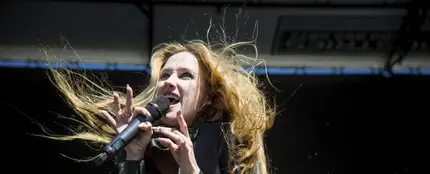 Se suicida a los 43 años Jill Janus, líder de la banda de heavy metal 'Huntress' Se suicida a los 43 años Jill Janus, líder de la banda de heavy metal 'Huntress'