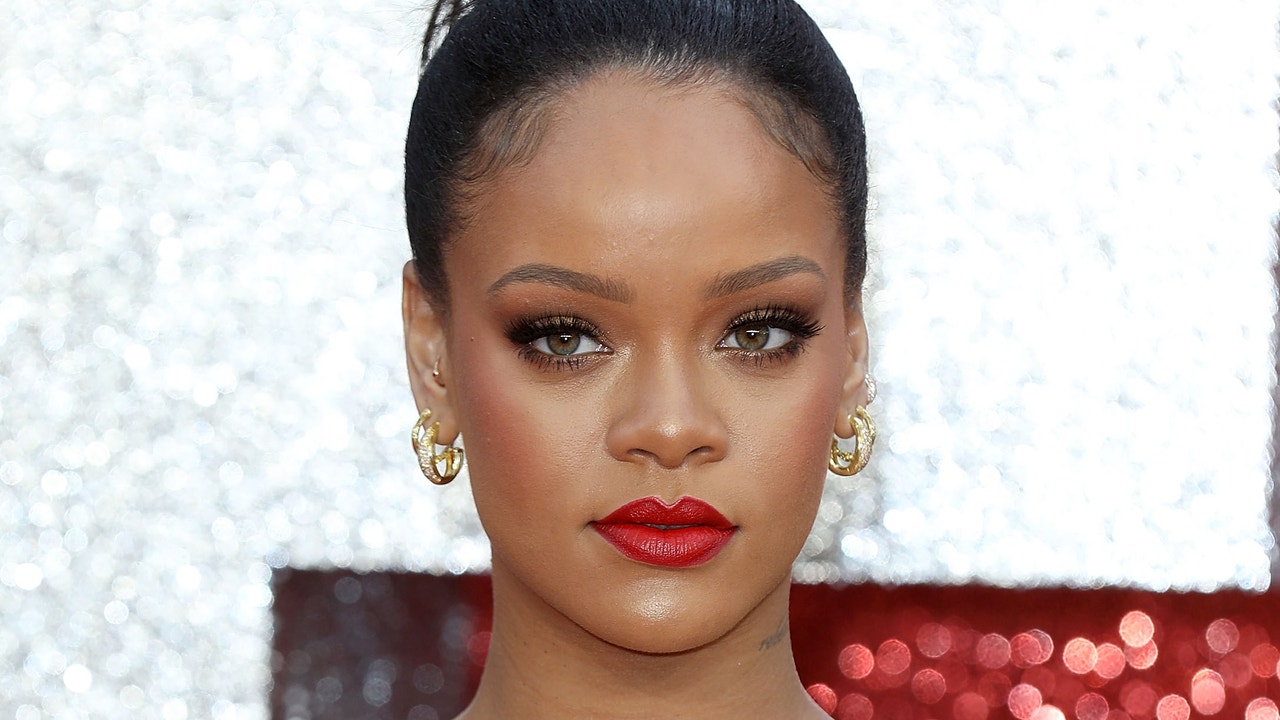 Rihanna enamora a sus fans con sus fotos sin maquillar | Europa FM