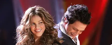 Shakira y Alejandro Sanz durante su actuación en los Grammy 2006 Shakira y Alejandro Sanz durante su actuación en los Grammy 2006