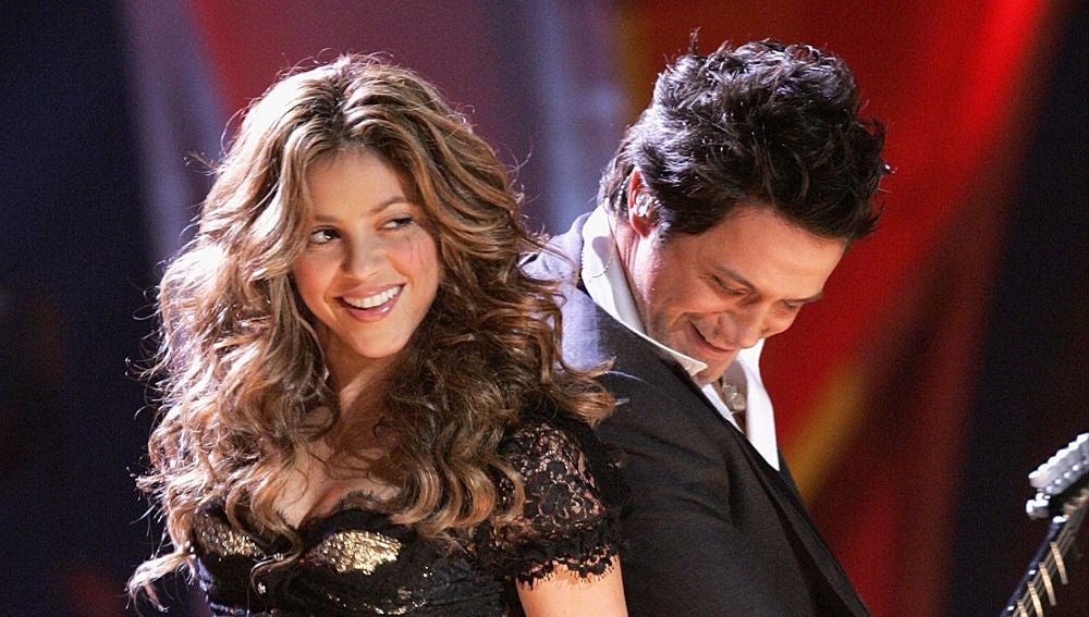 Shakira y Alejandro Sanz durante su actuación en los Grammy 2006