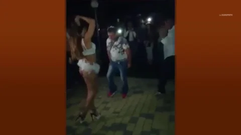 Cuando crees que es buena idea contonearse con una bailarina Cuando crees que es buena idea contonearse con una bailarina