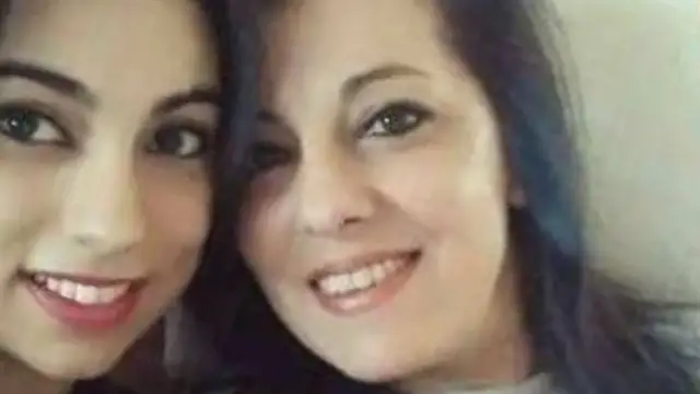 Ivana junto a su madre Ana Belén Valera