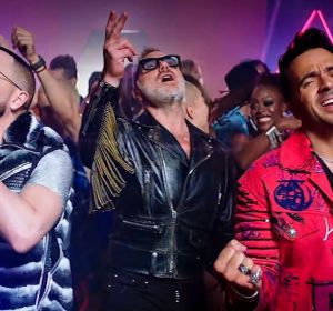 Yandel, Gianluca Vacchi y Luis Fonsi en el vídeo de 'Sigamos Bailando' Yandel, Gianluca Vacchi y Luis Fonsi en el vídeo de 'Sigamos Bailando'